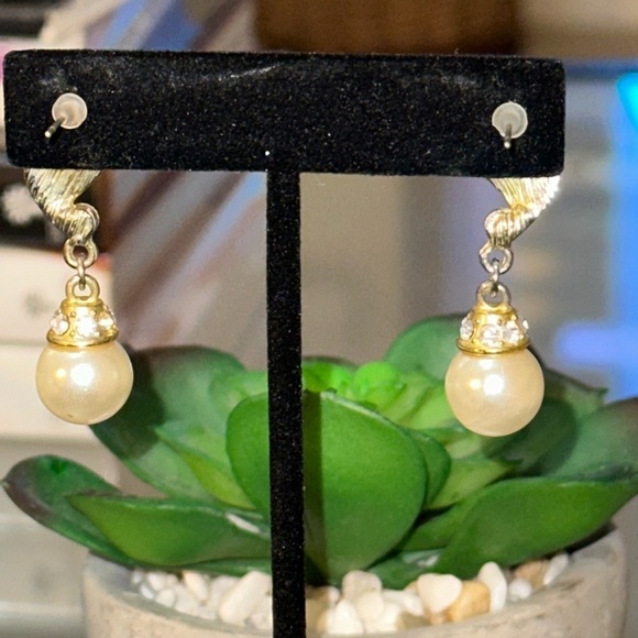 Vintage Pearl and rhinestone pierced earrings. Beautiful luster on pearls. - Picture 6 of 11